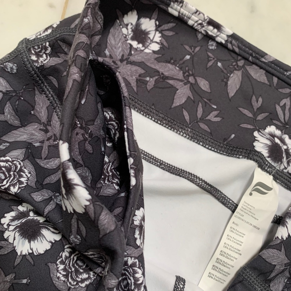 Fabletics leggings. - Picture 3 of 6